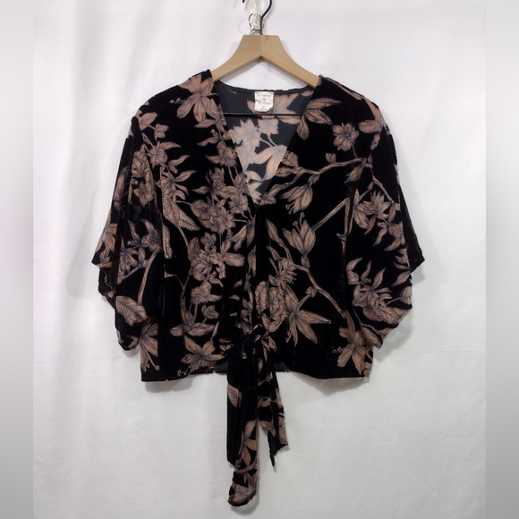 By Together Tops - By Together Floral Front Tie Top Women's S Black Cream Cottagecore Retro 90s Y2K